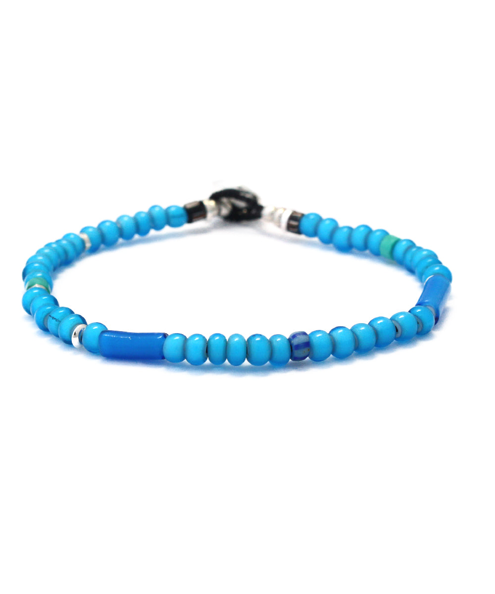 trade beads bracelet / blue white hearts