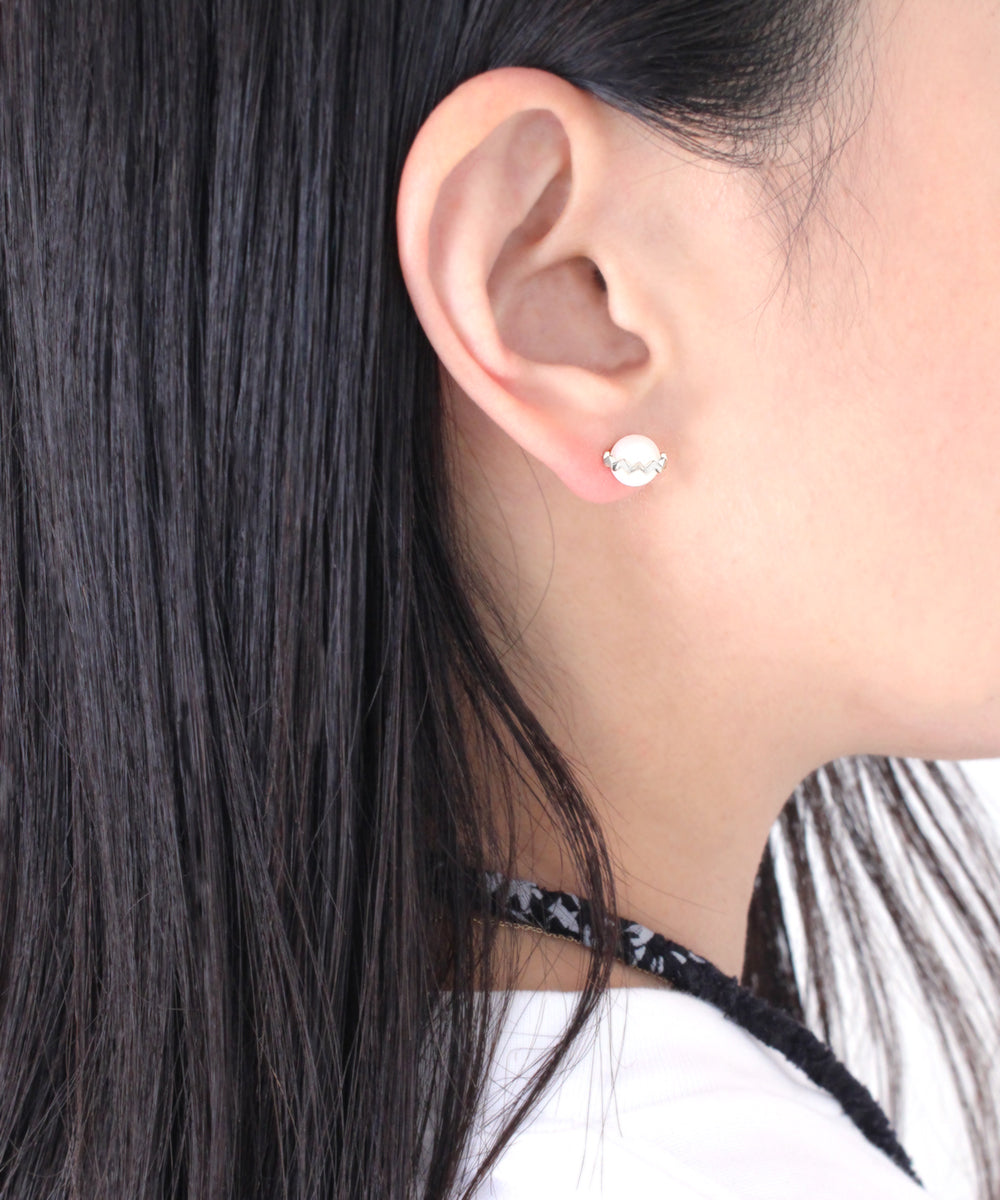 silver / freshwater pearl pierce