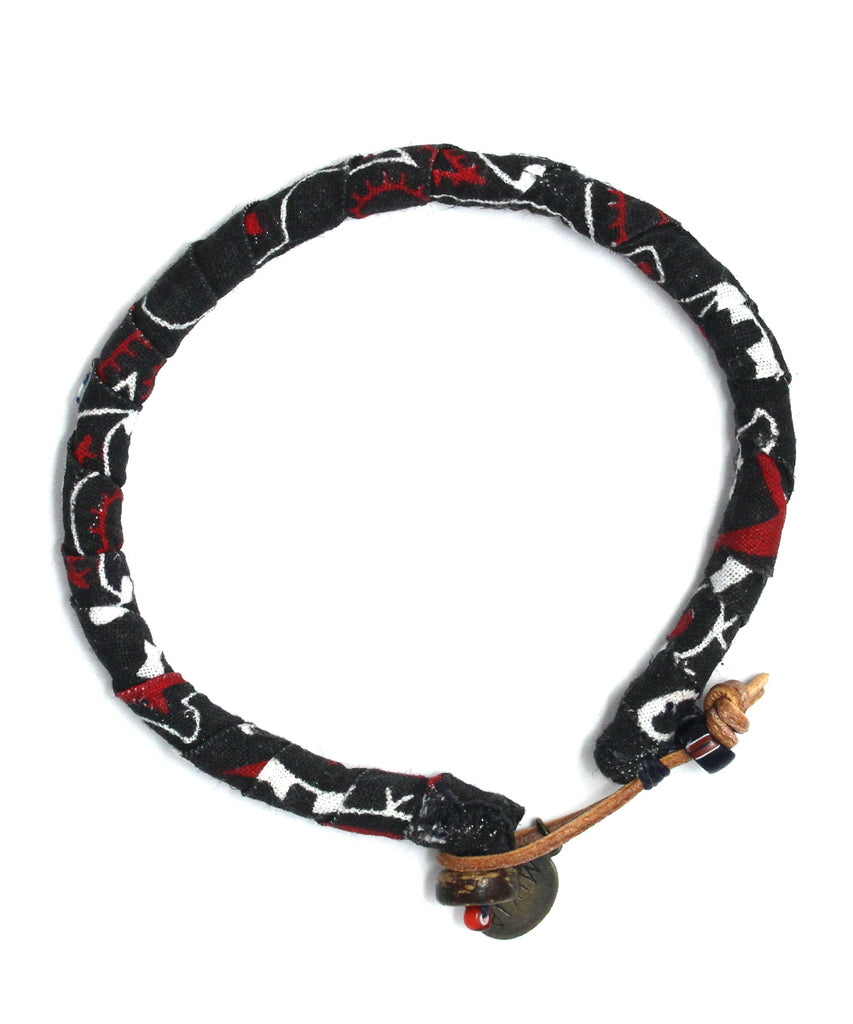 bandana bracelet / black × red