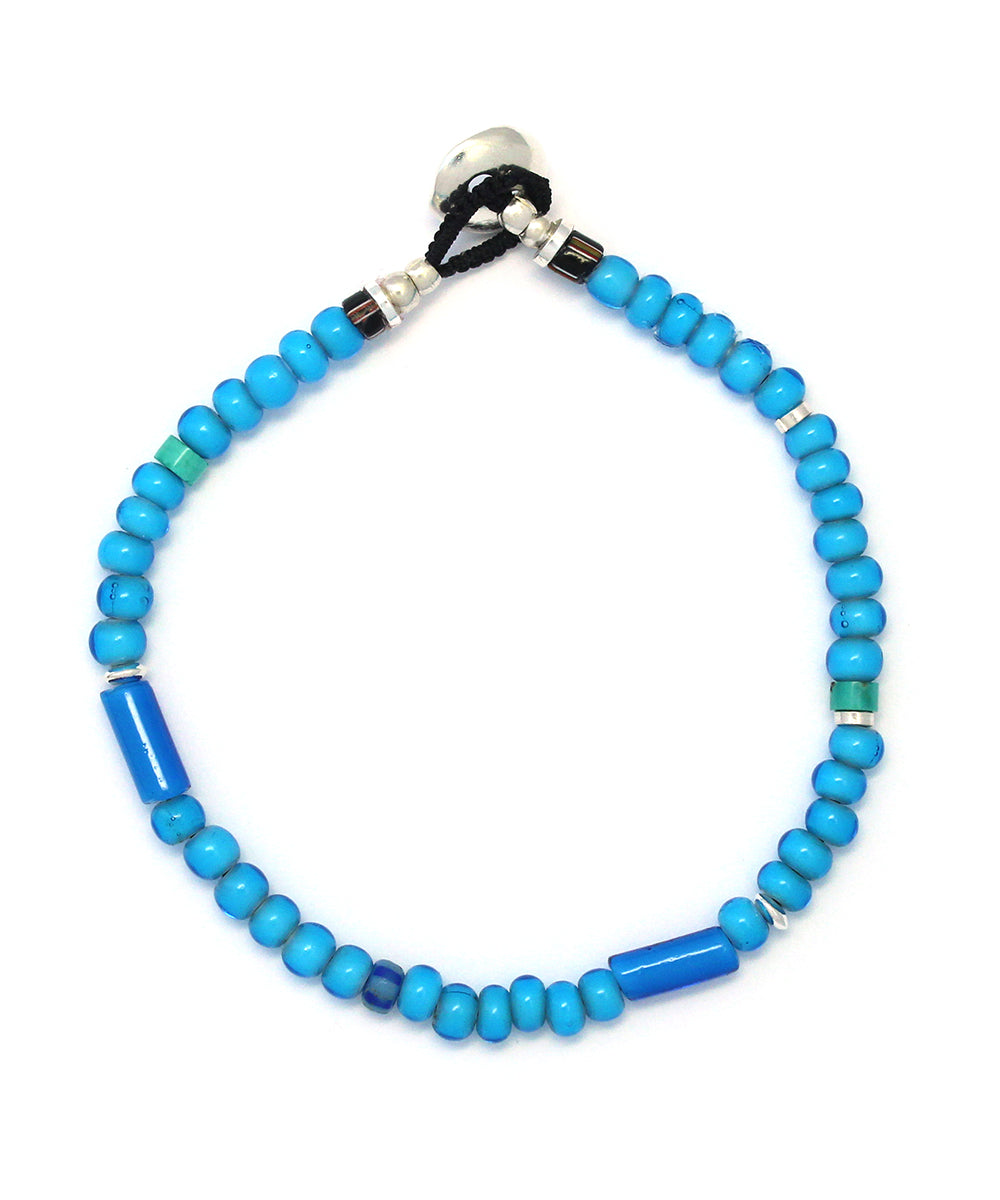 trade beads bracelet / blue white hearts