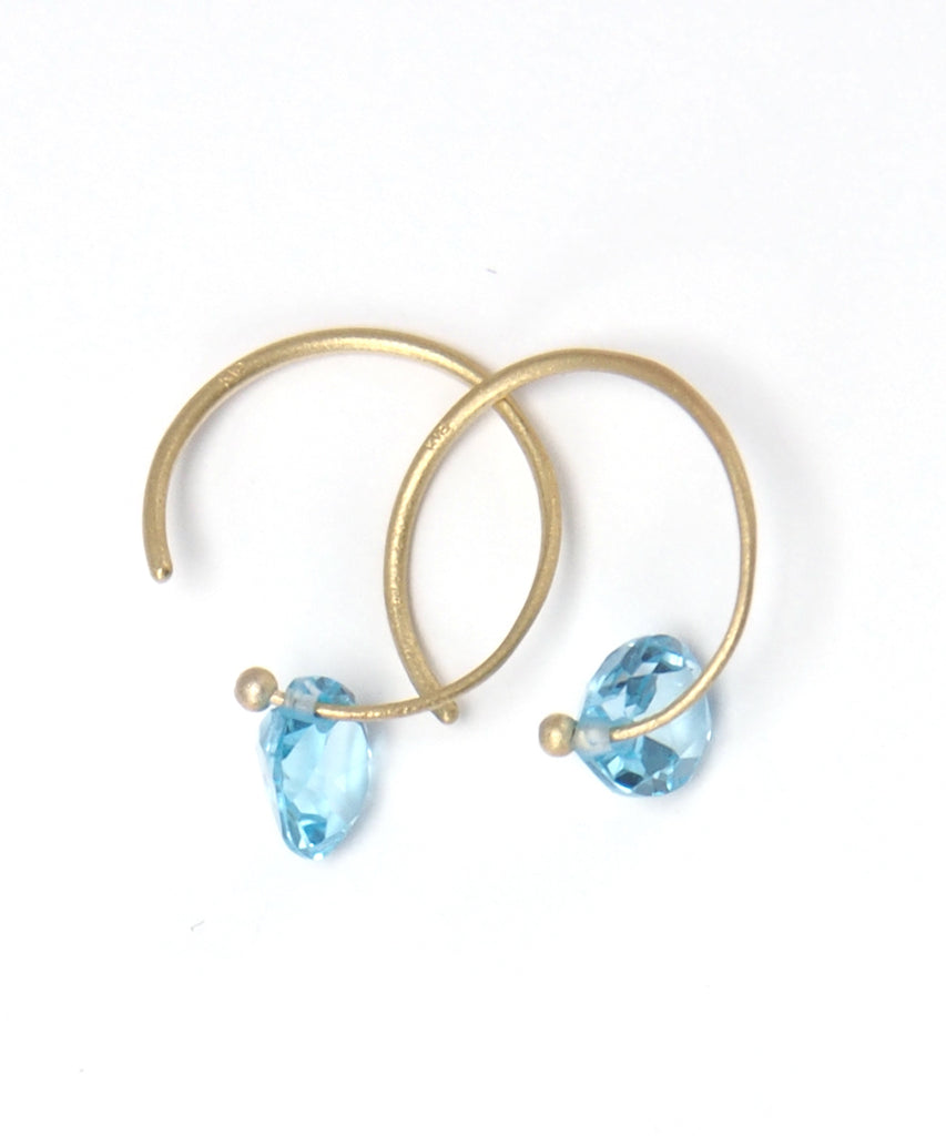 k18/ drop cut blue topaz pierce