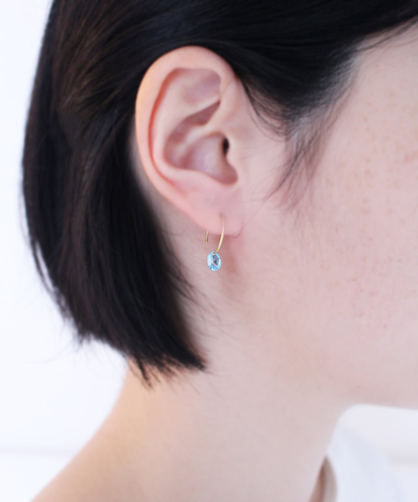 k18/ drop cut blue topaz pierce