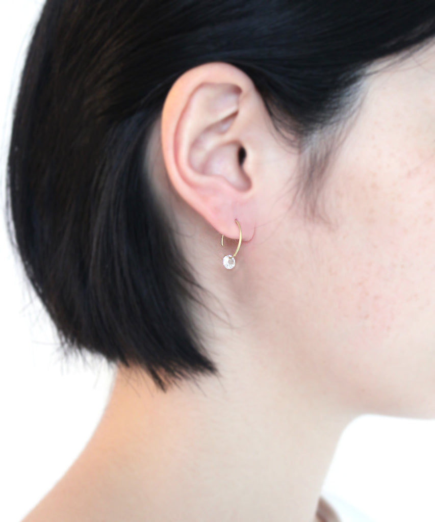 k18 / round cut white topaz pierce