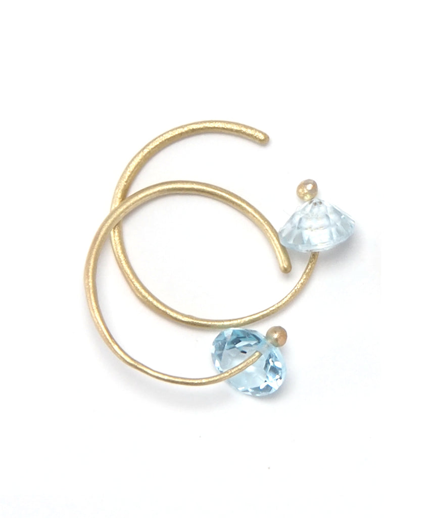 k18/ round cut blue topaz pierce