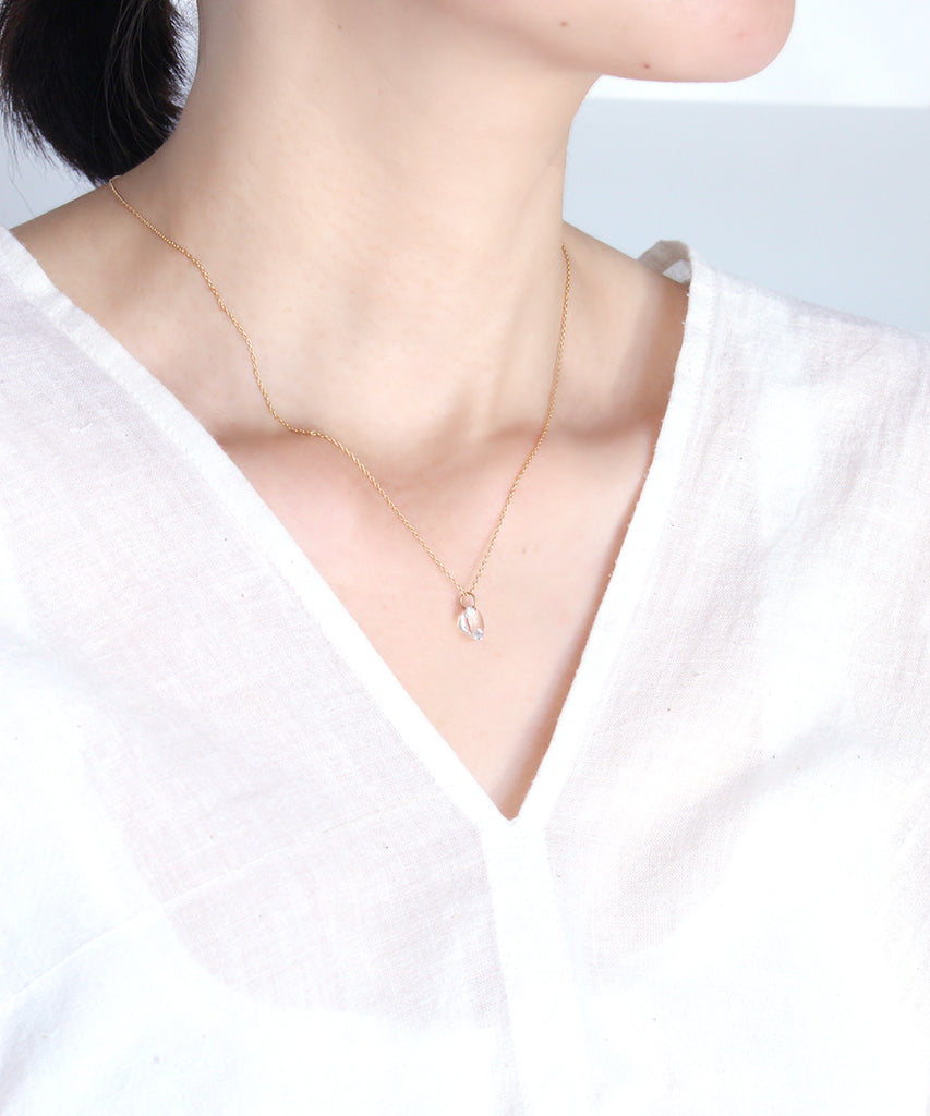 k18 round white topaz necklace