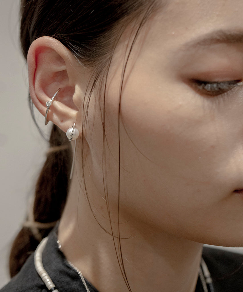 pearl snake earring / silver