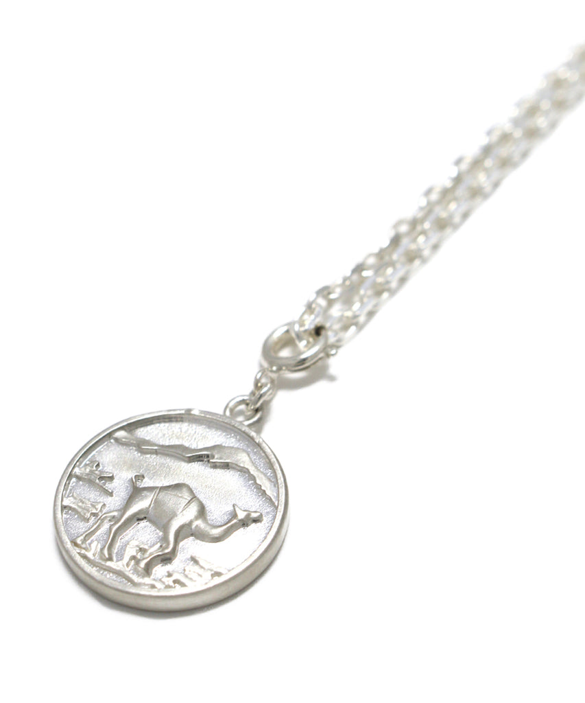 Camel necklace / silver